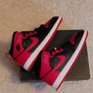 Air Jordan 1 Mid 'Banned' PS Size 1.5 Y